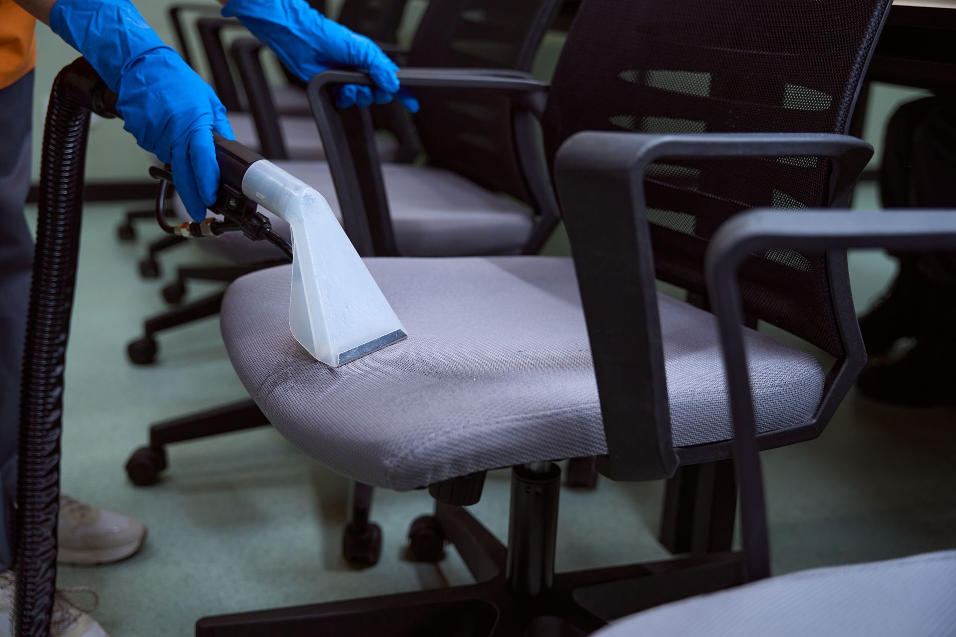 commercial cleaning company in Lee's Summit, MO with weekly plans