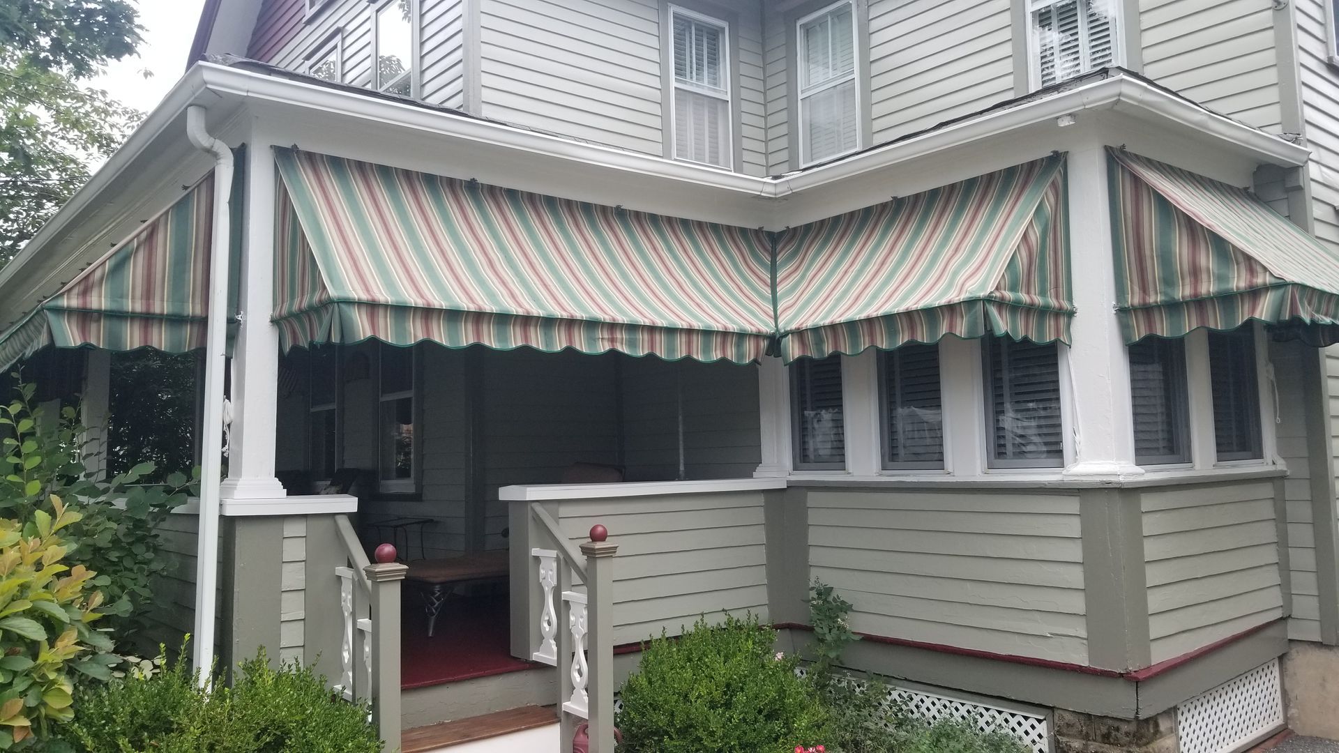 Retractable awnings