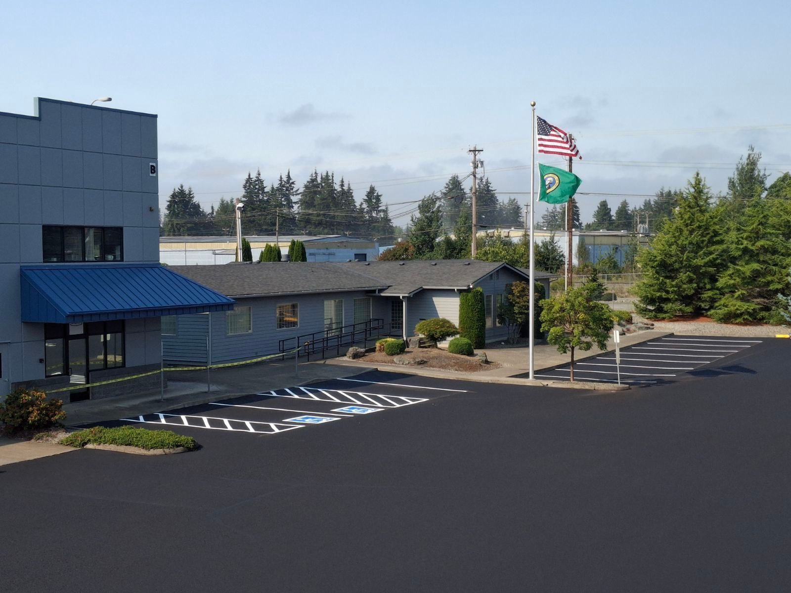 A parking lot with a flag