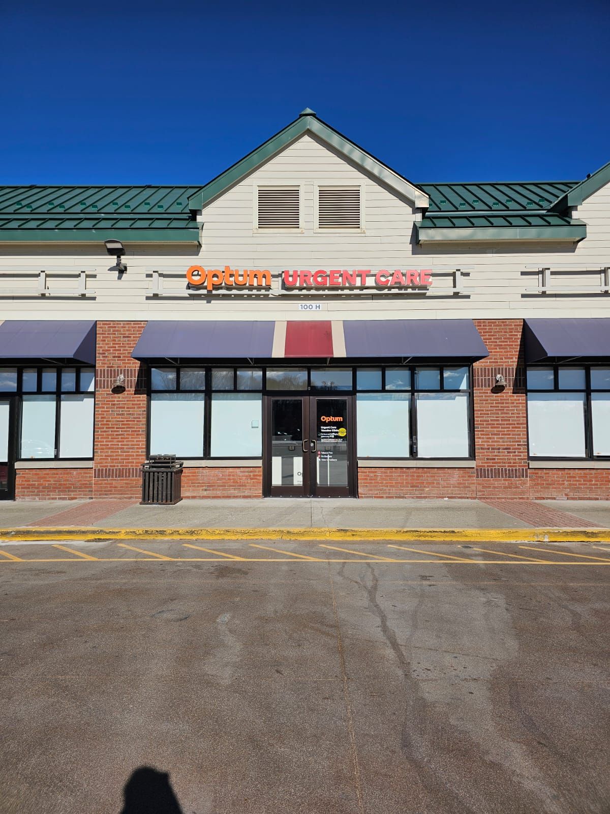 A store front with a sign that says asian market