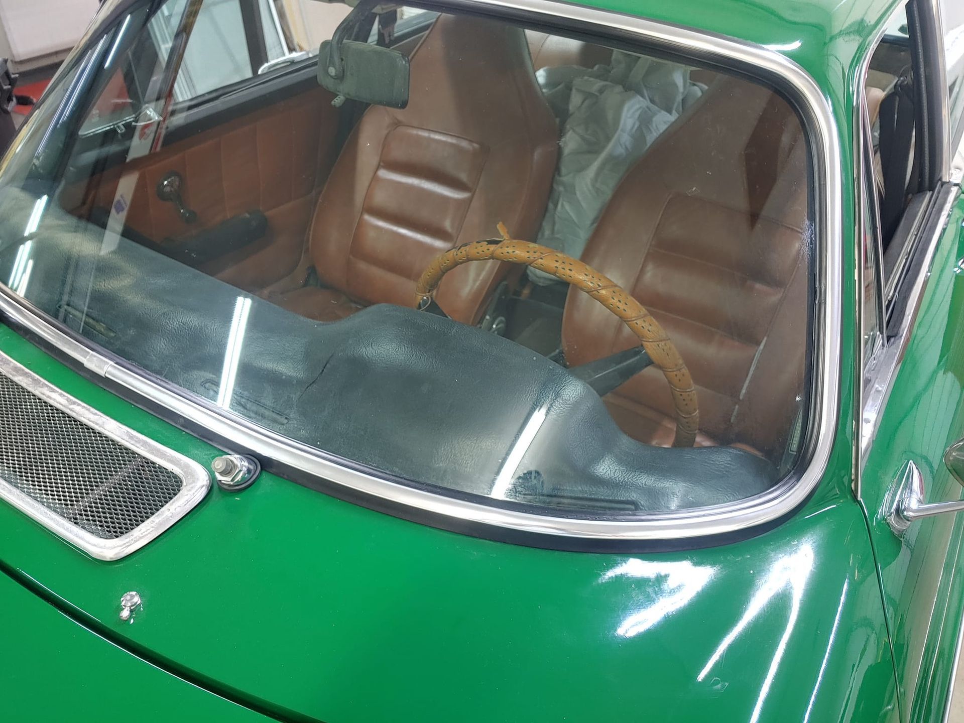 Auto glass service