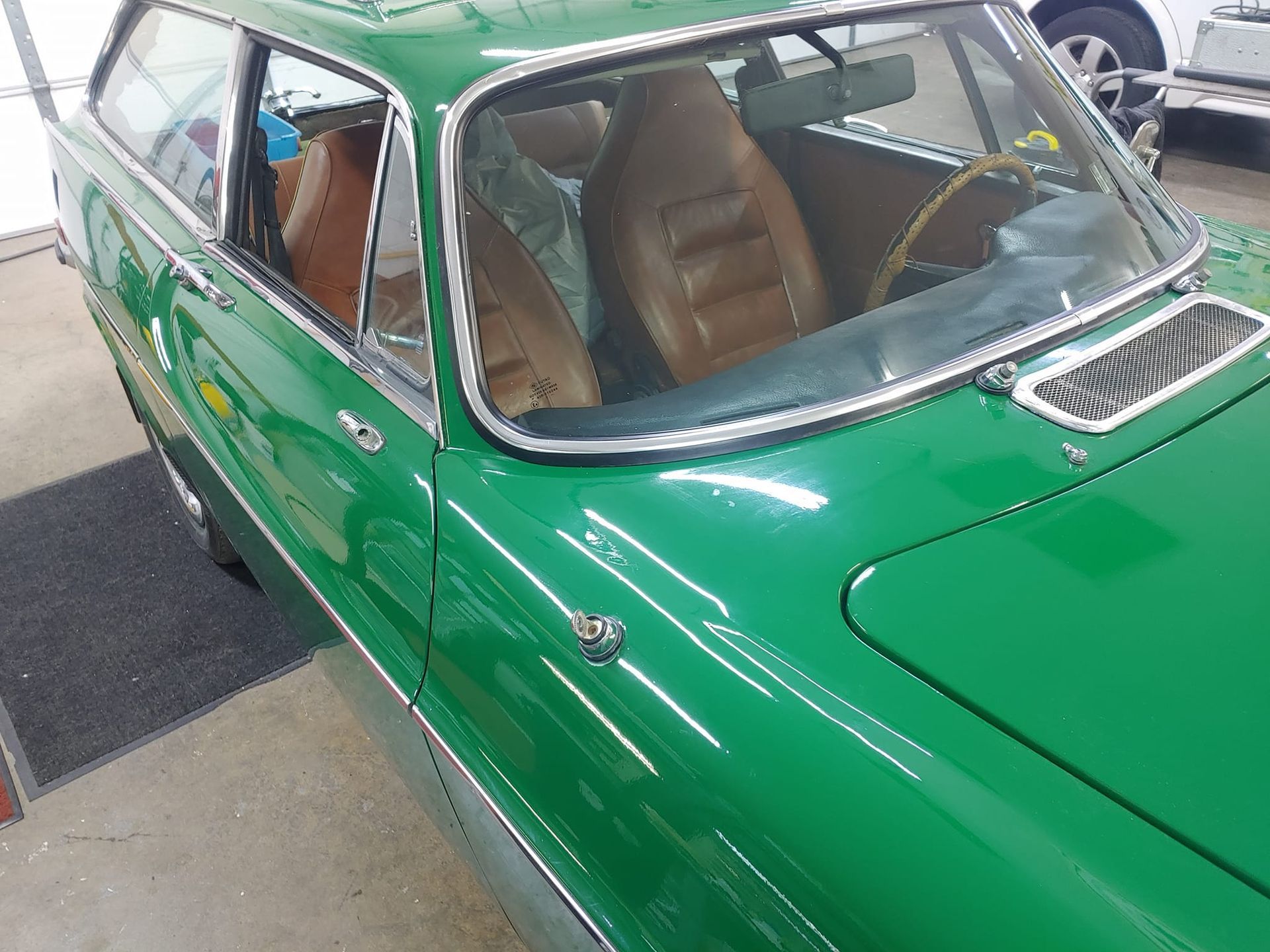 Auto glass service