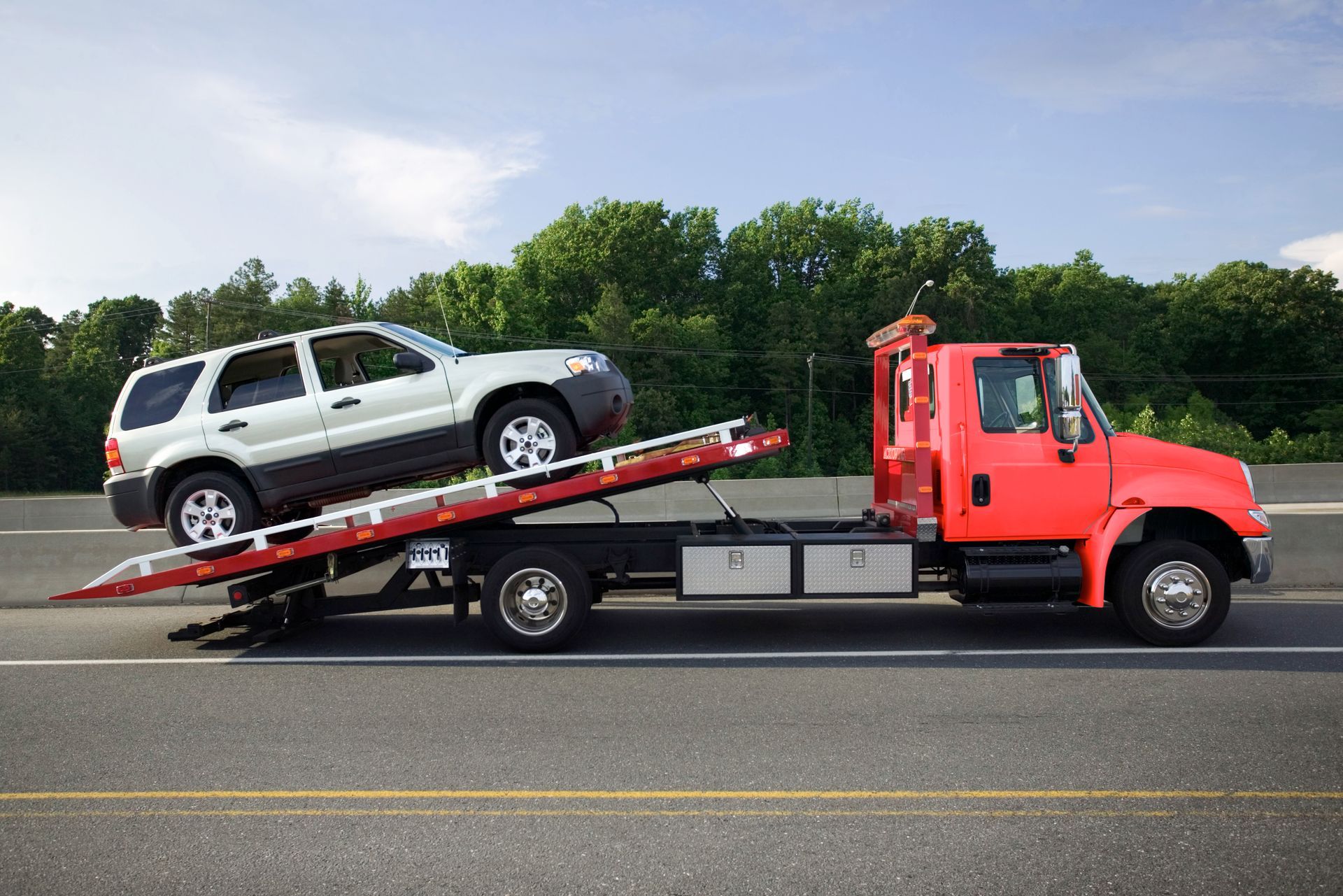 Reds Towing & Recovery, Inc featured image