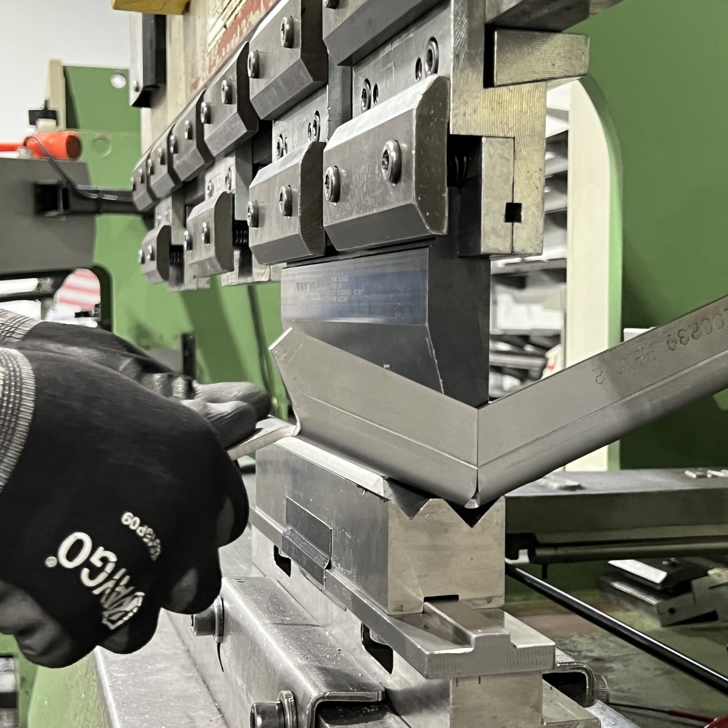 man have welding the metals