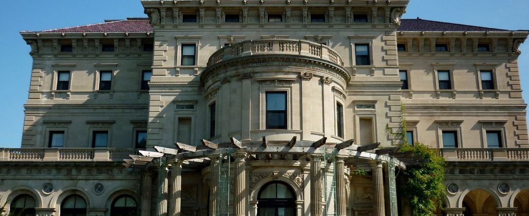 A large building with a lot of windows and a blue sky in the background.