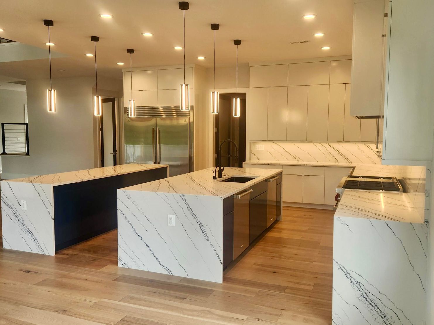 A kitchen with a lot of counter tops and cabinets