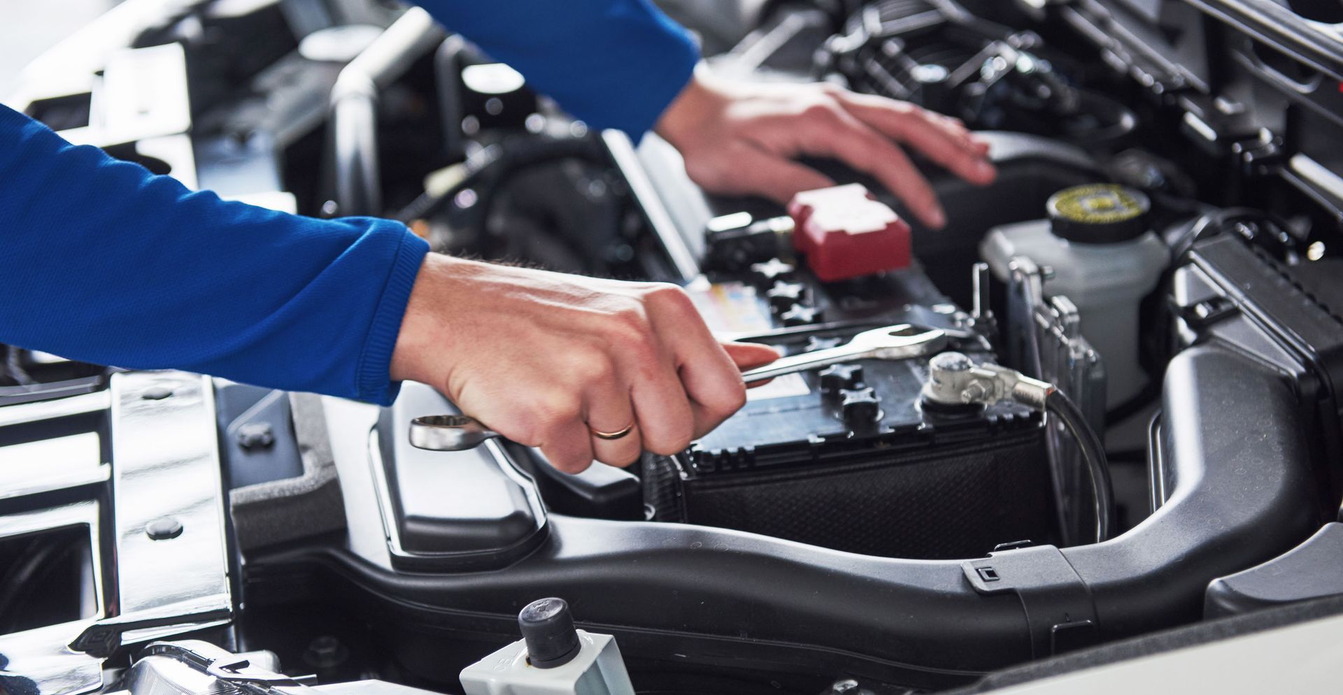 Форд сервис. Автослесарь фото. Контролер технического состояния транспортных средств. Техобслуживание ford. Сервис ягуар.