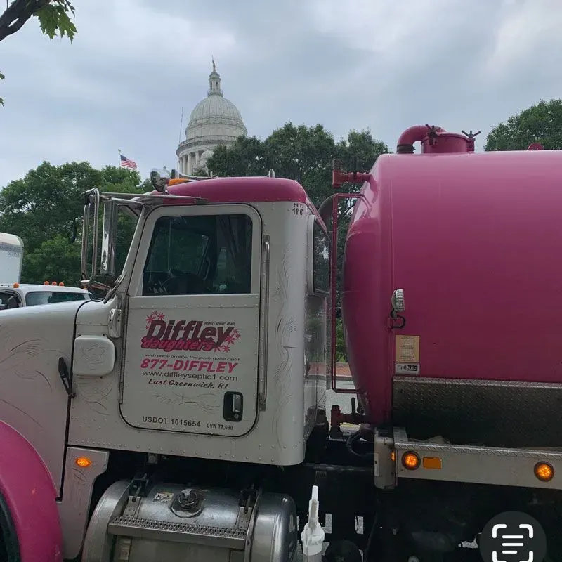 Pink-and-white Diffee truck in front of the U.S. Capitol building
