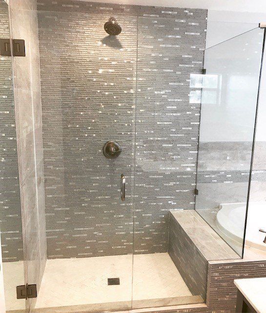 Frameless shower