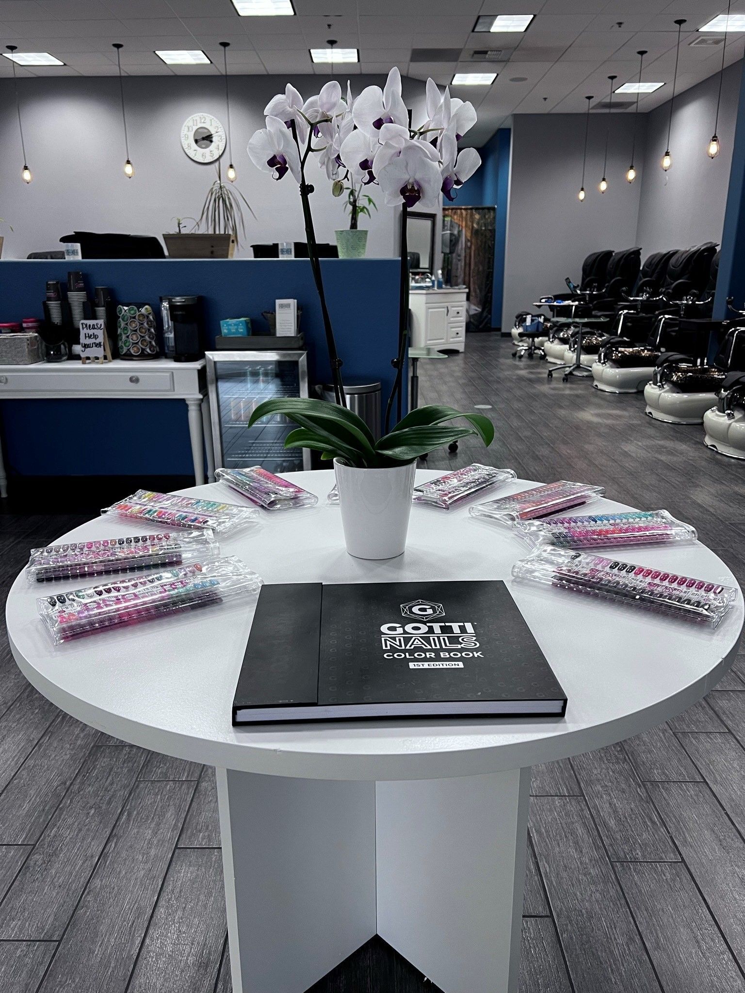 a table in a salon with a book that says ' got nails color book ' on it