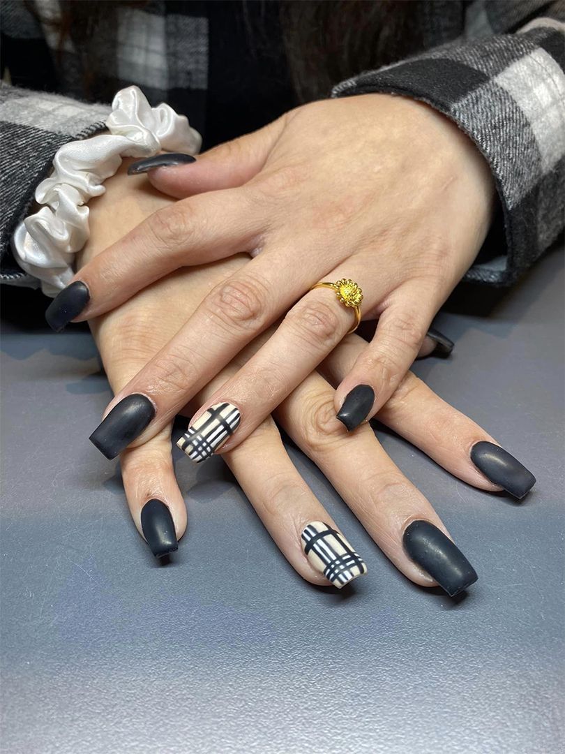 Matte black nails