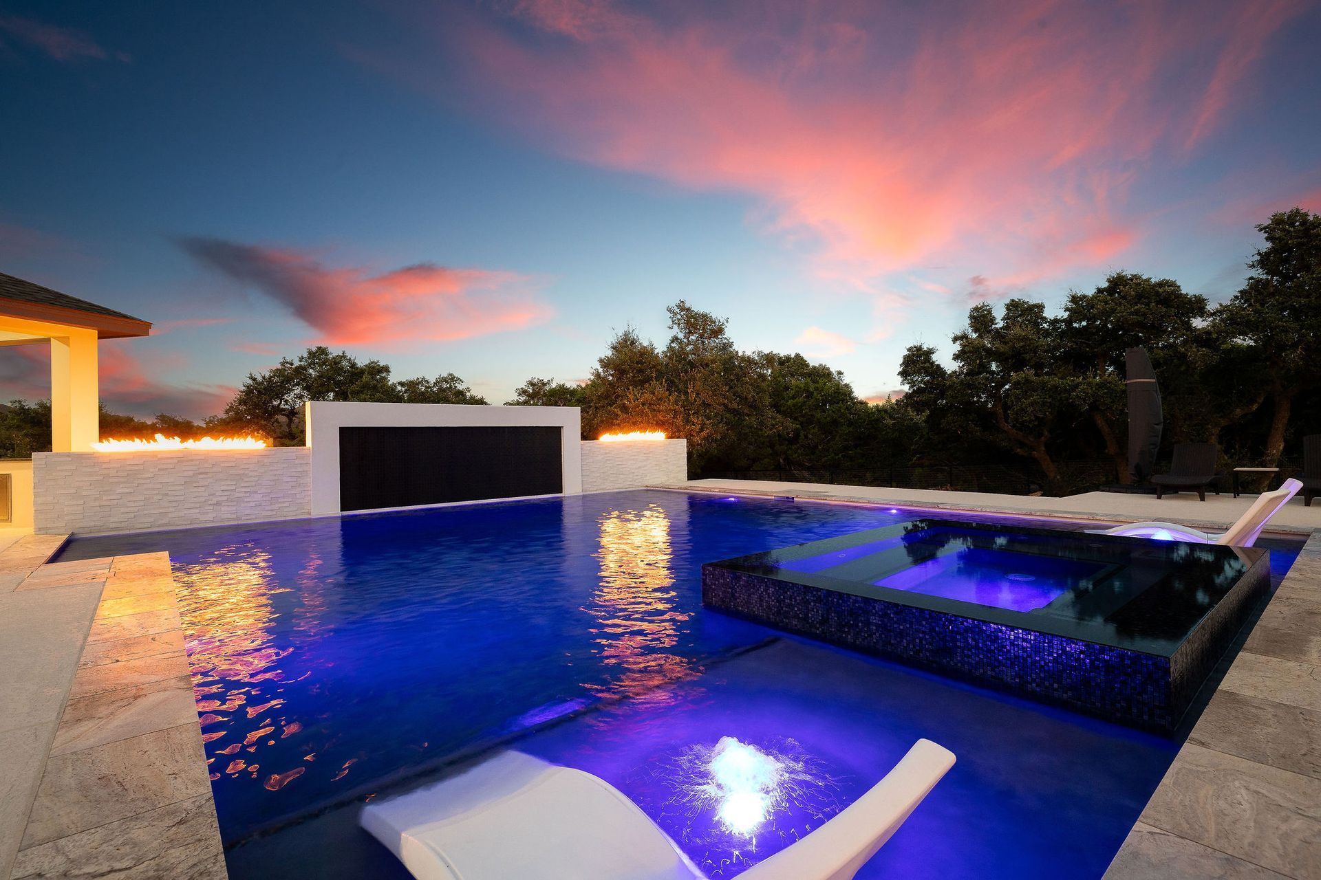 Modern backyard with a pool