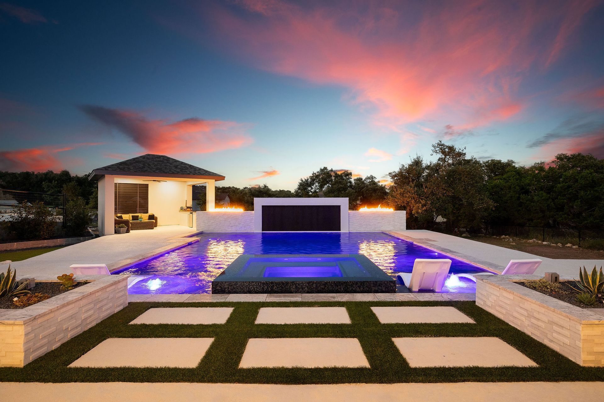 Modern backyard with a pool
