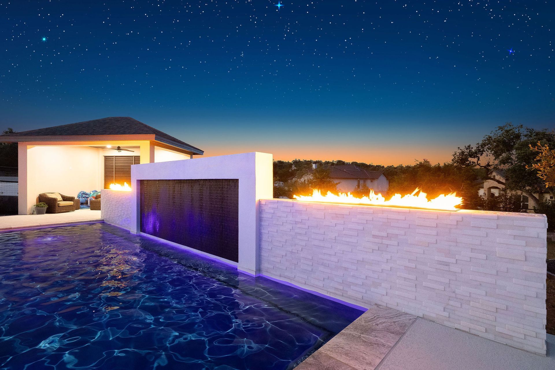 Modern backyard with a pool