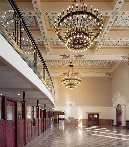 A large room with a lot of chandeliers hanging from the ceiling