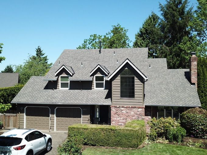 A house with a car parked in front of it.