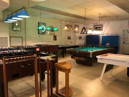 Long's Billiards