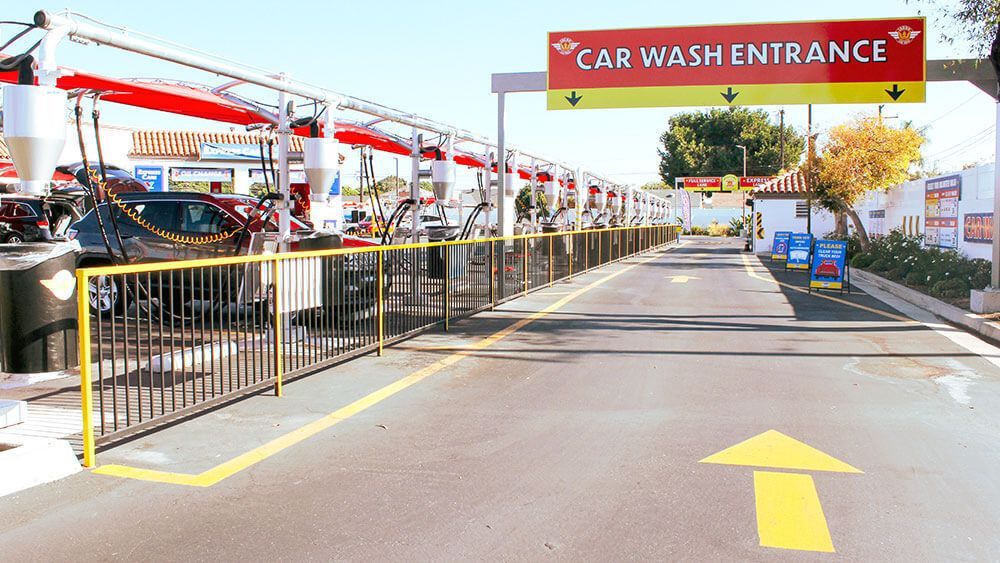 A car wash entrance with a yellow arrow pointing to the right