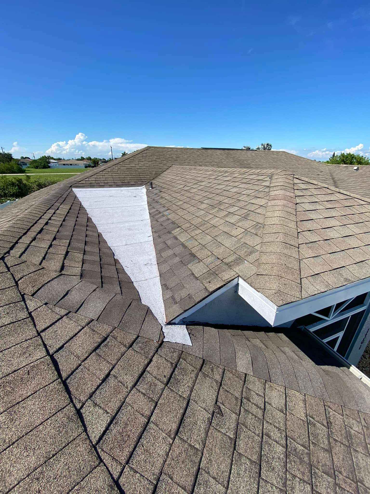 A close up of a roof with a triangle in the middle of it.