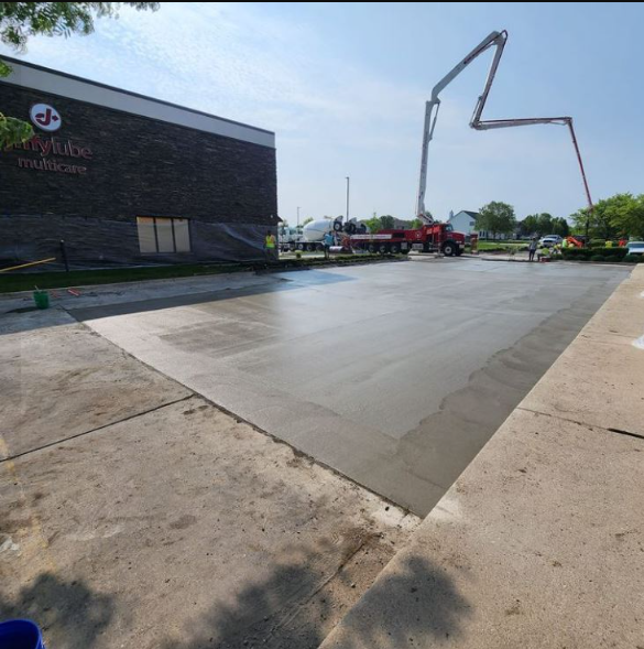 A large building with the word paradise on it