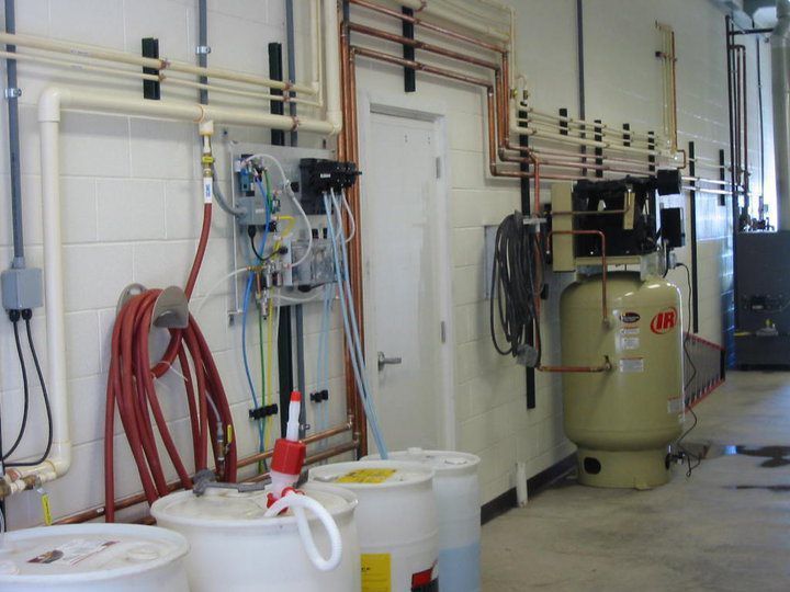 A room with a tank that says irn on it