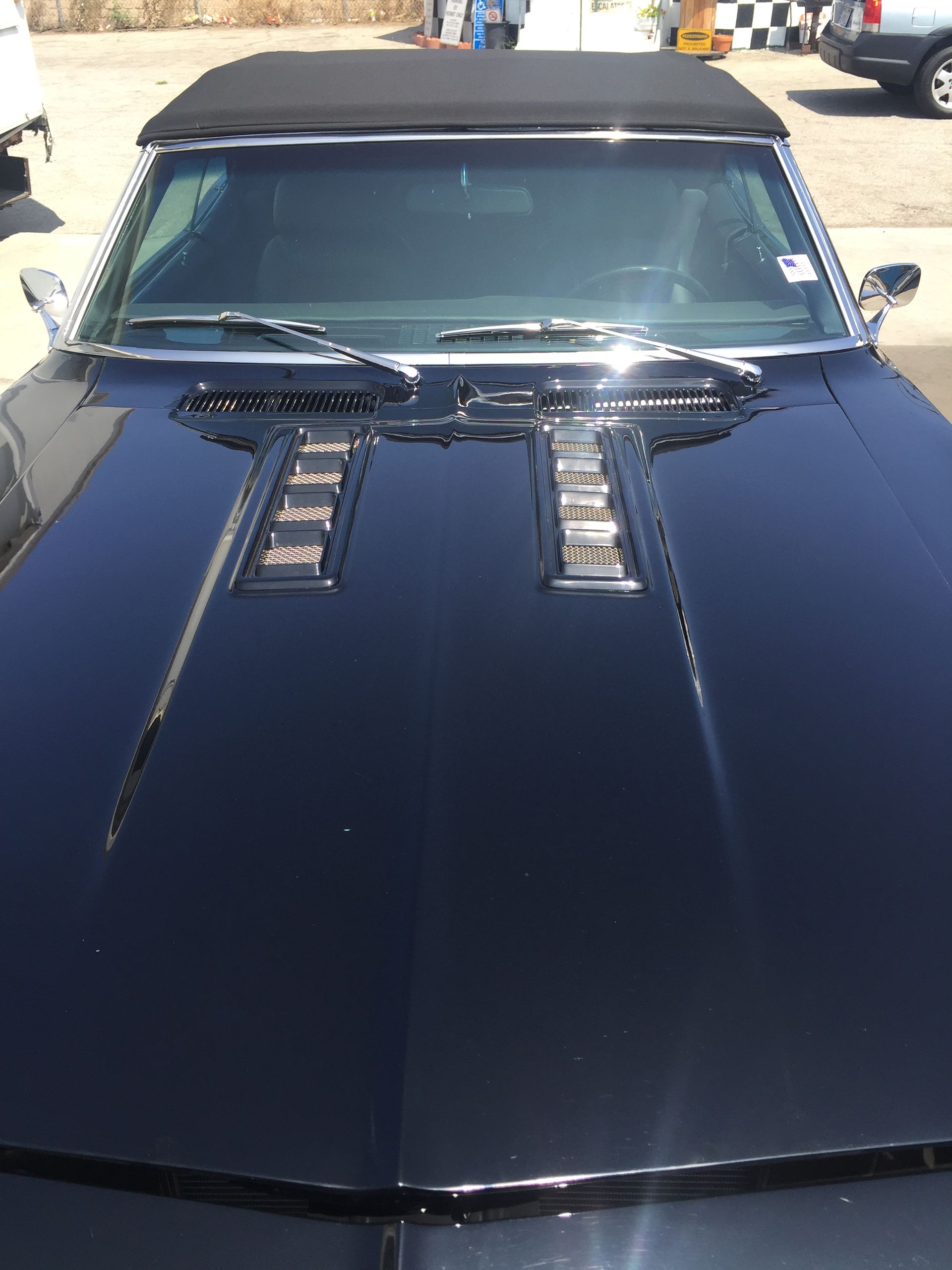 Chevrolet Camaro SS hood
