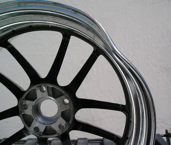 A close up of a wheel with a hole in the middle