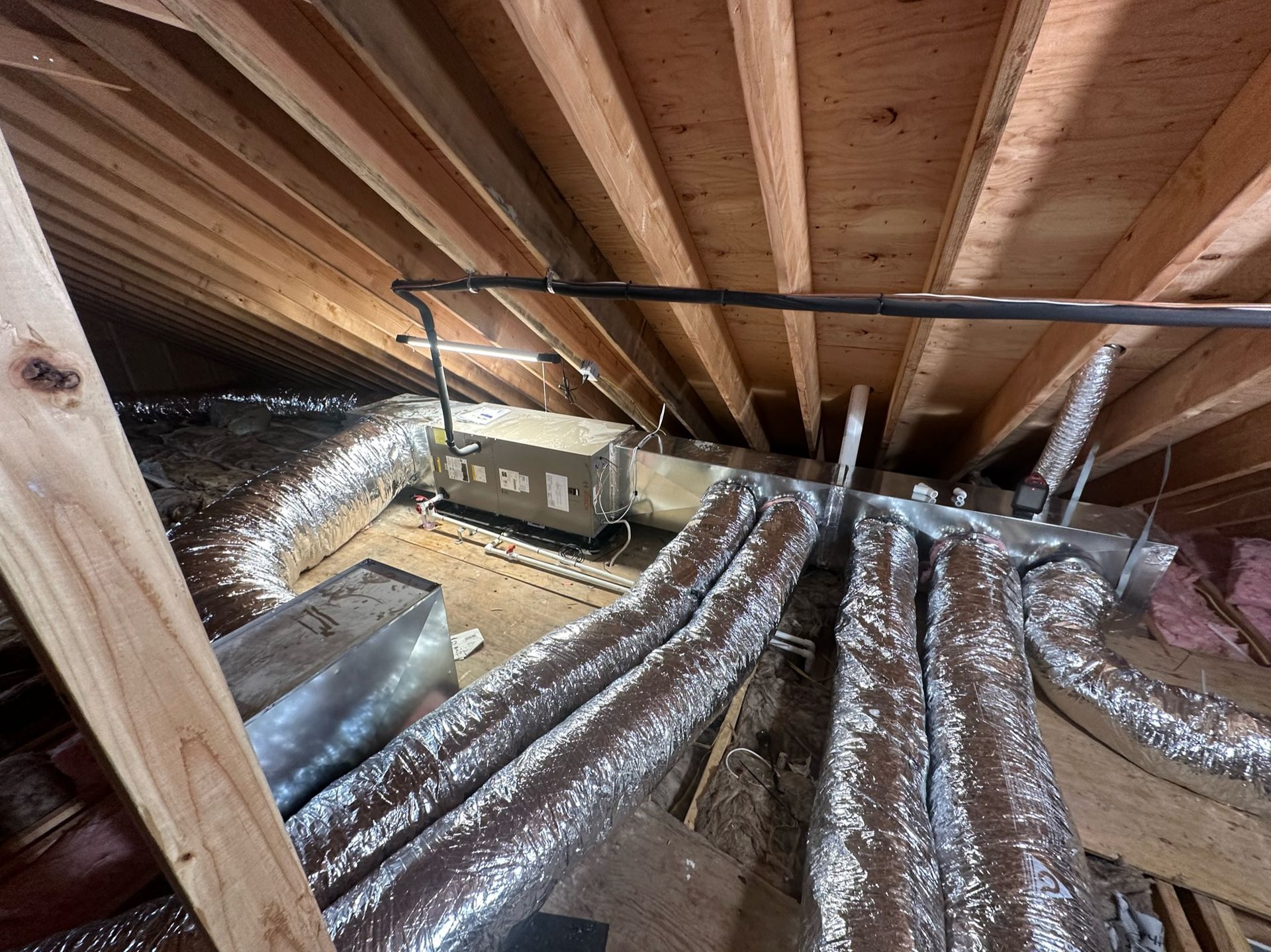 a bunch of ducts are hanging from the ceiling of a building