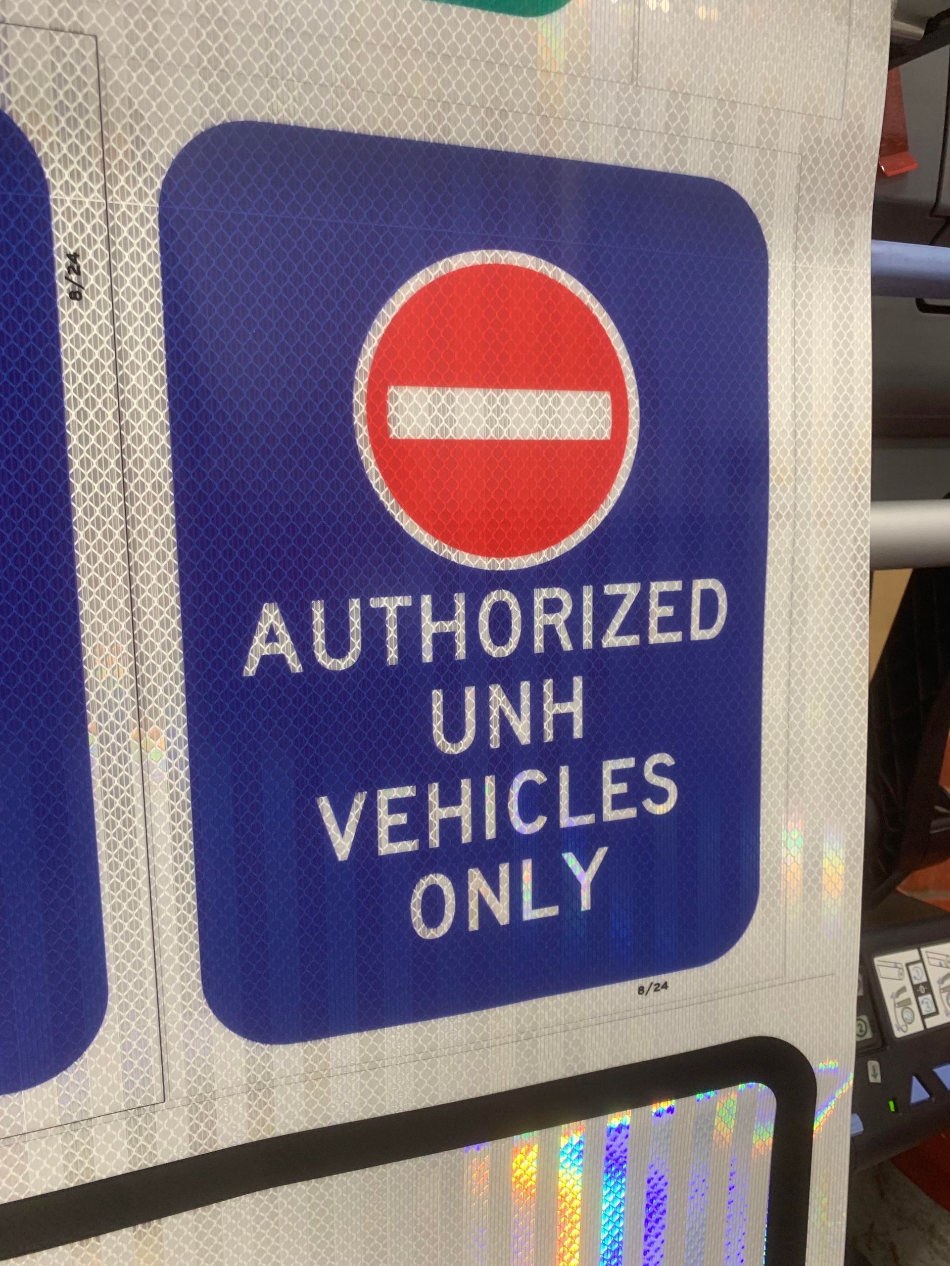 A sign that says authorized unh vehicles only