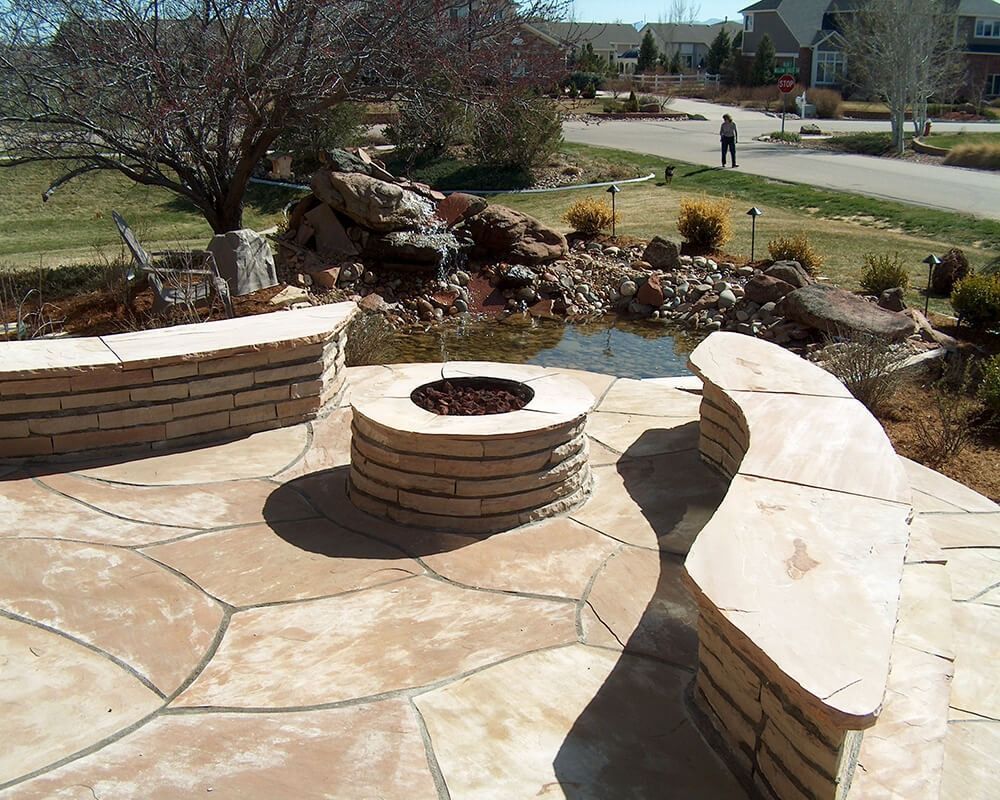 A fire pit sits in the middle of a patio