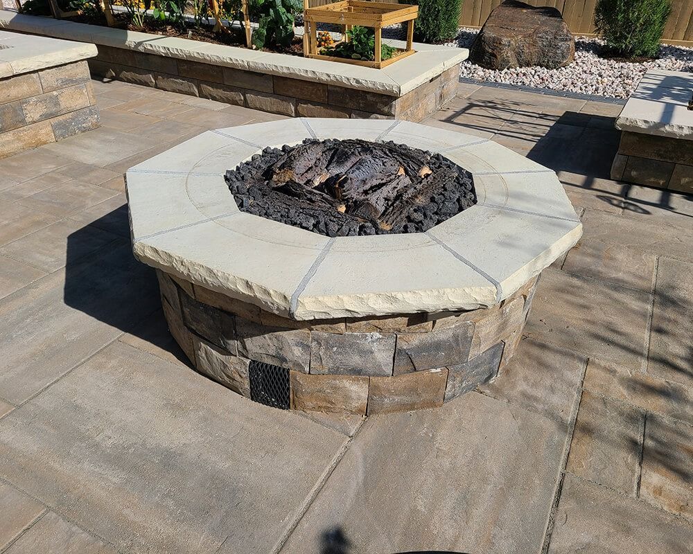 A fire pit is sitting on top of a patio.