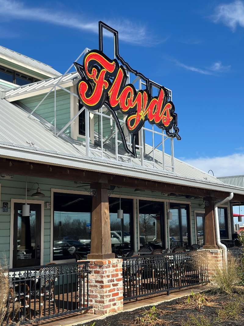A restaurant with a sign that says floyd 's on it.