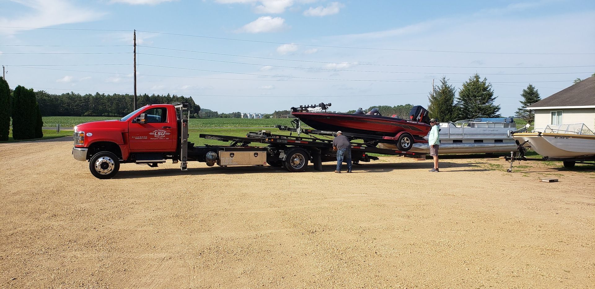 Broken boat trailer leaf spring during boat pickup in Menomonie Wisconsin with Anchor Marine providing trailer repair and transport service near Lake Menomin and Lake Tainter