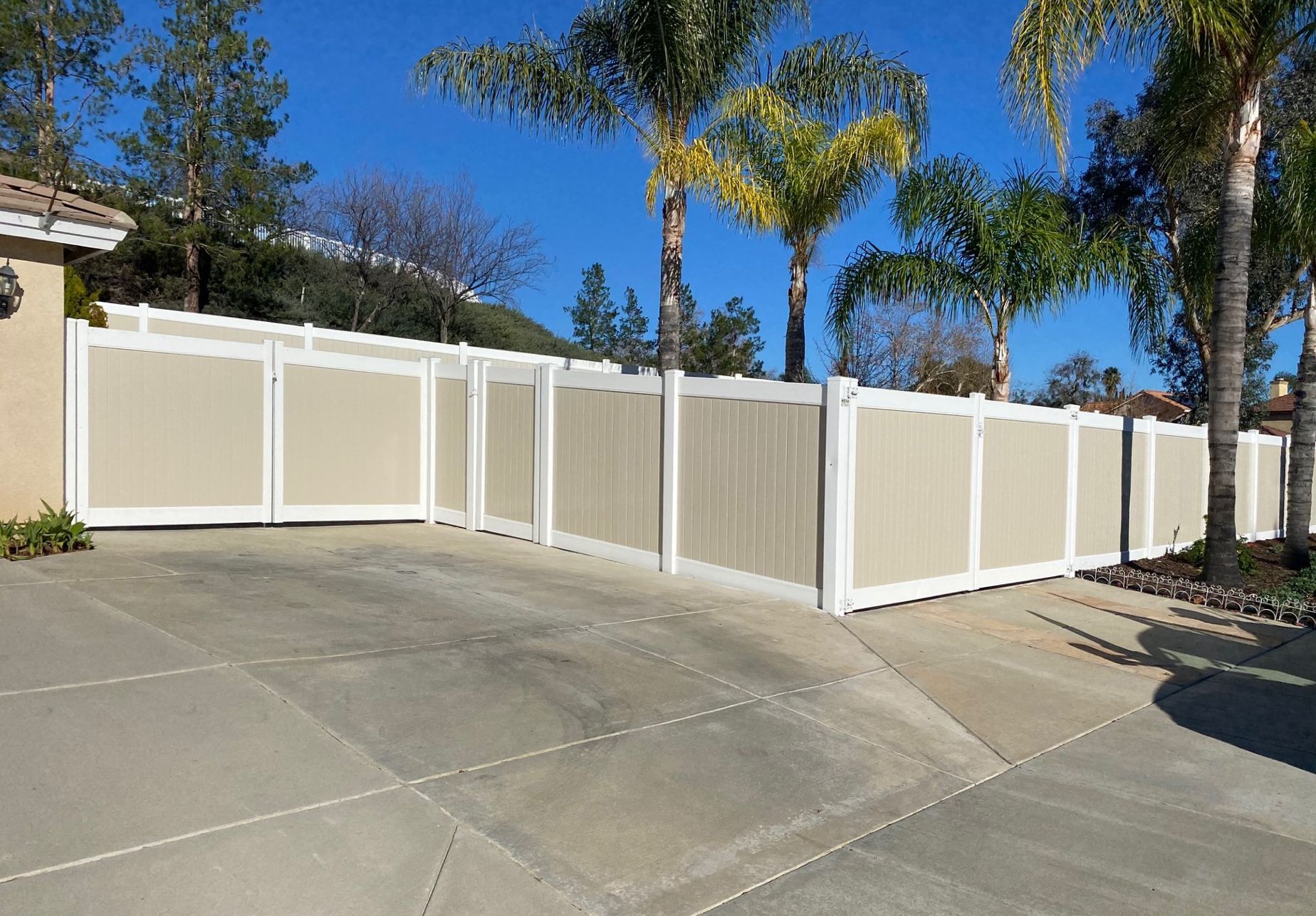Vinyl fencing