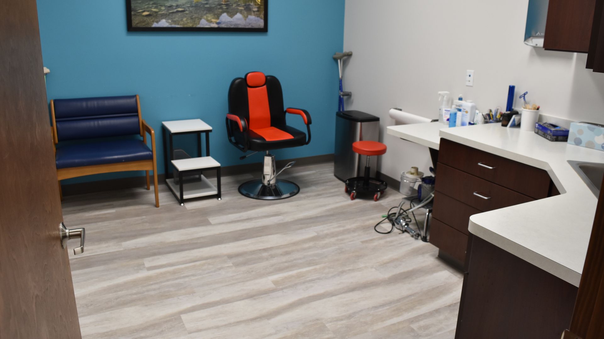 There is a chair in the middle of the room.