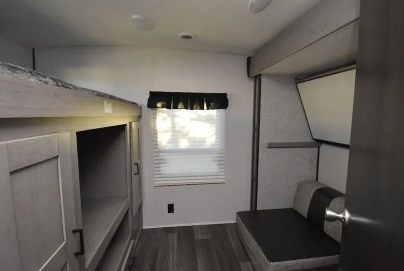 2020 Heartland Mallard M33 Living Space Bunkroom