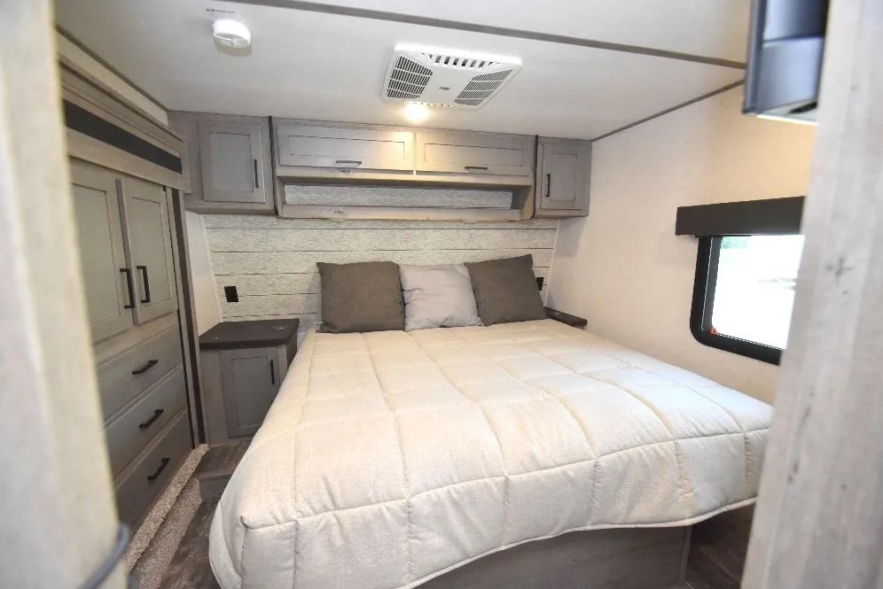 2022 Keystone Raptor 429 - 3 Bedroom