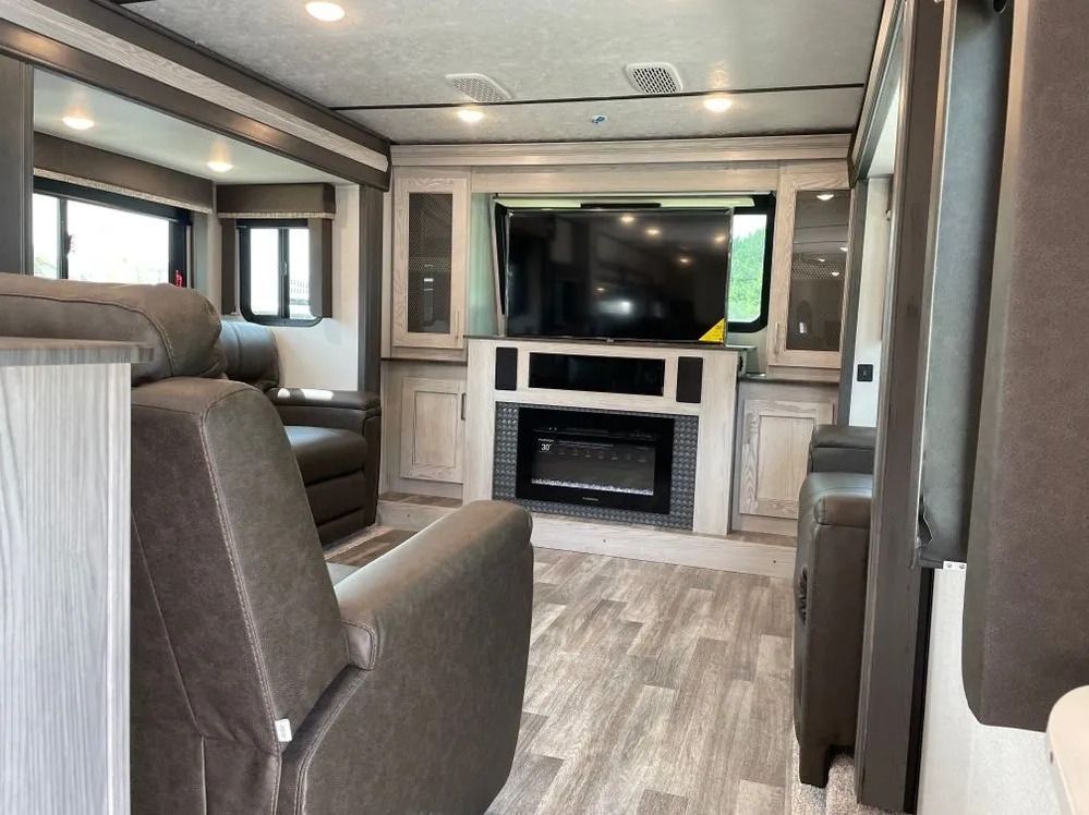 2022 Montana High Country - tv room