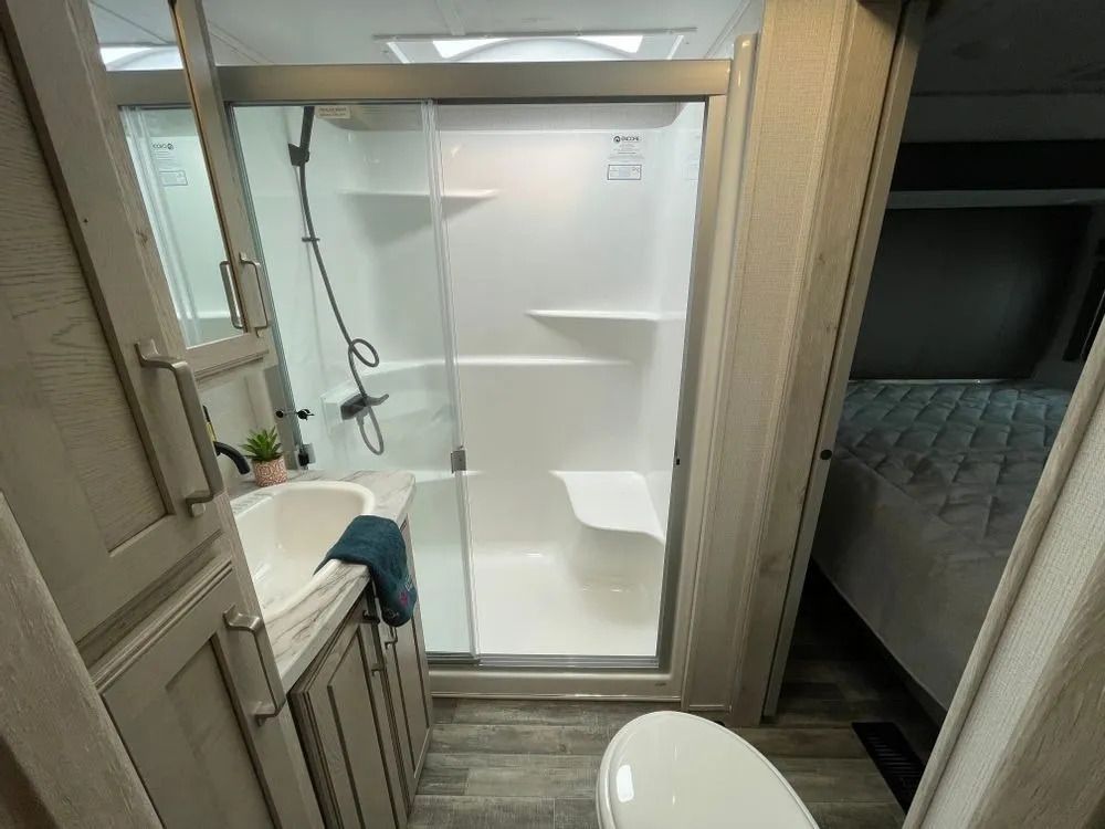 2023 Avalanche - 1 Bathroom