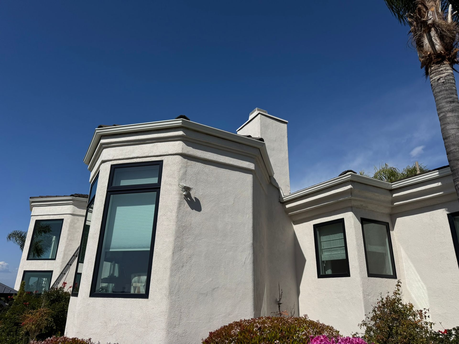 A white house with a blue sky in the background