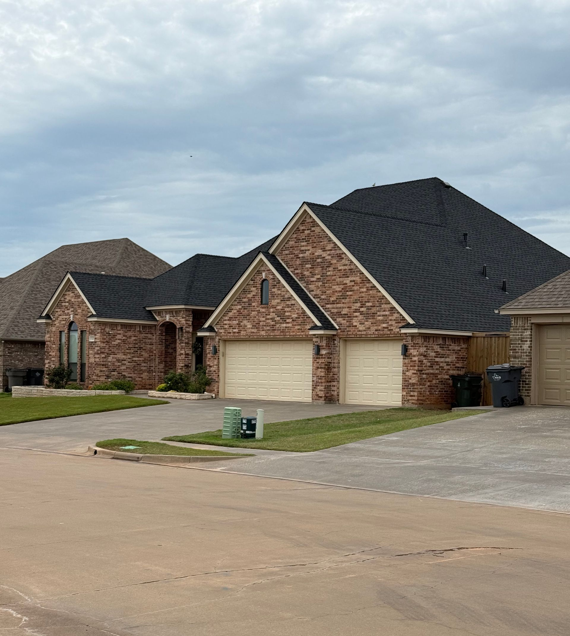 940 Roofing and Construction