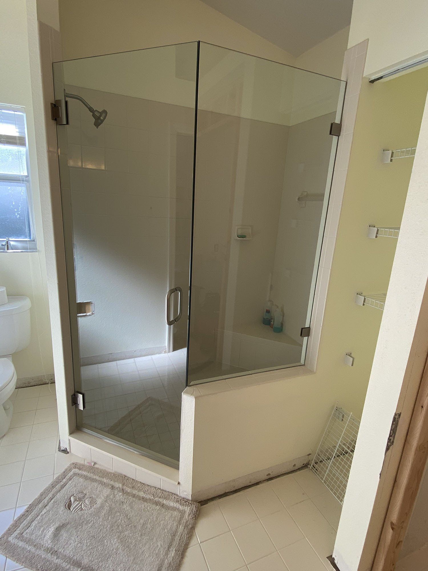 Frameless shower door