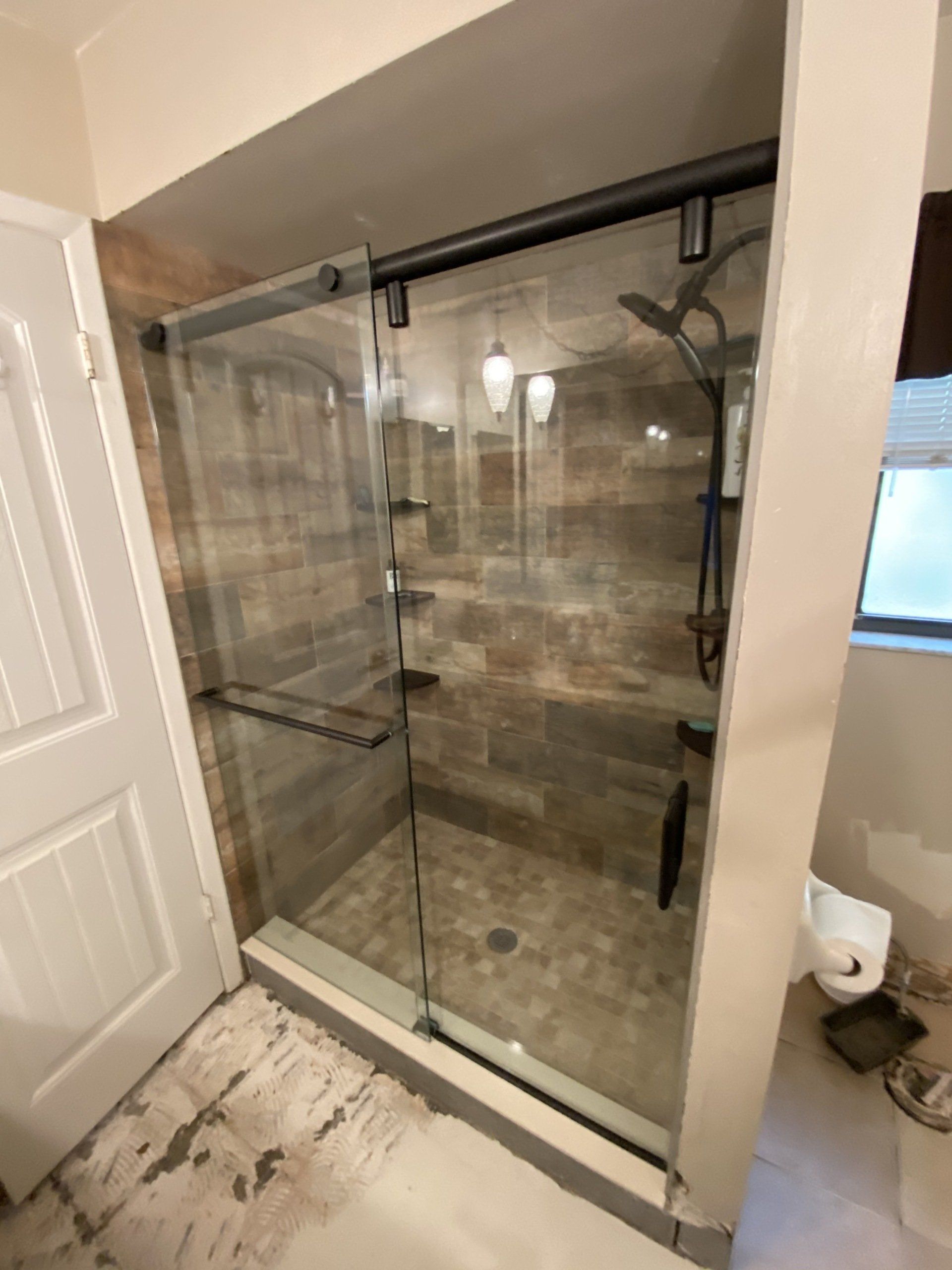 Frameless shower door