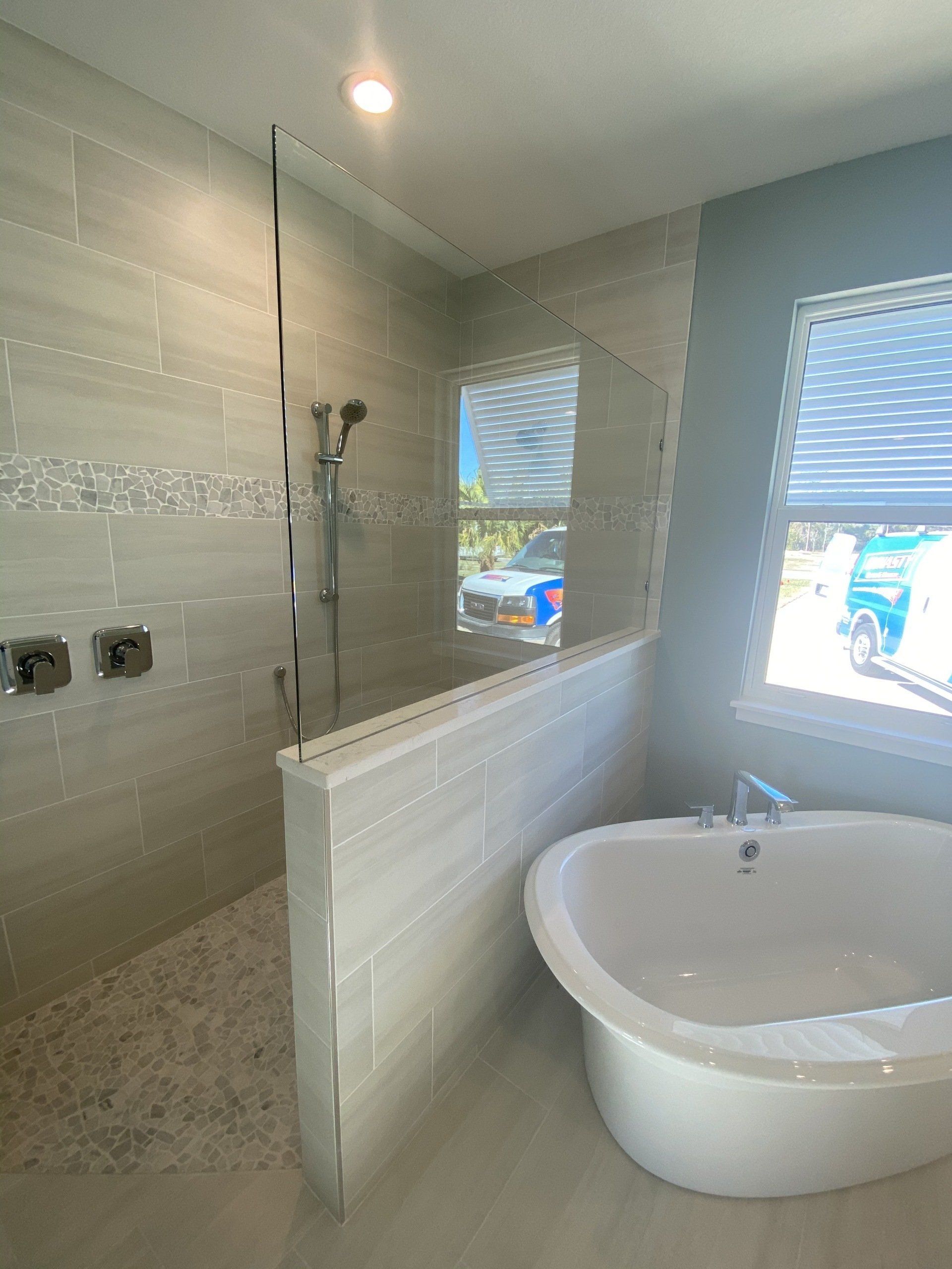 Shower glass enclosure