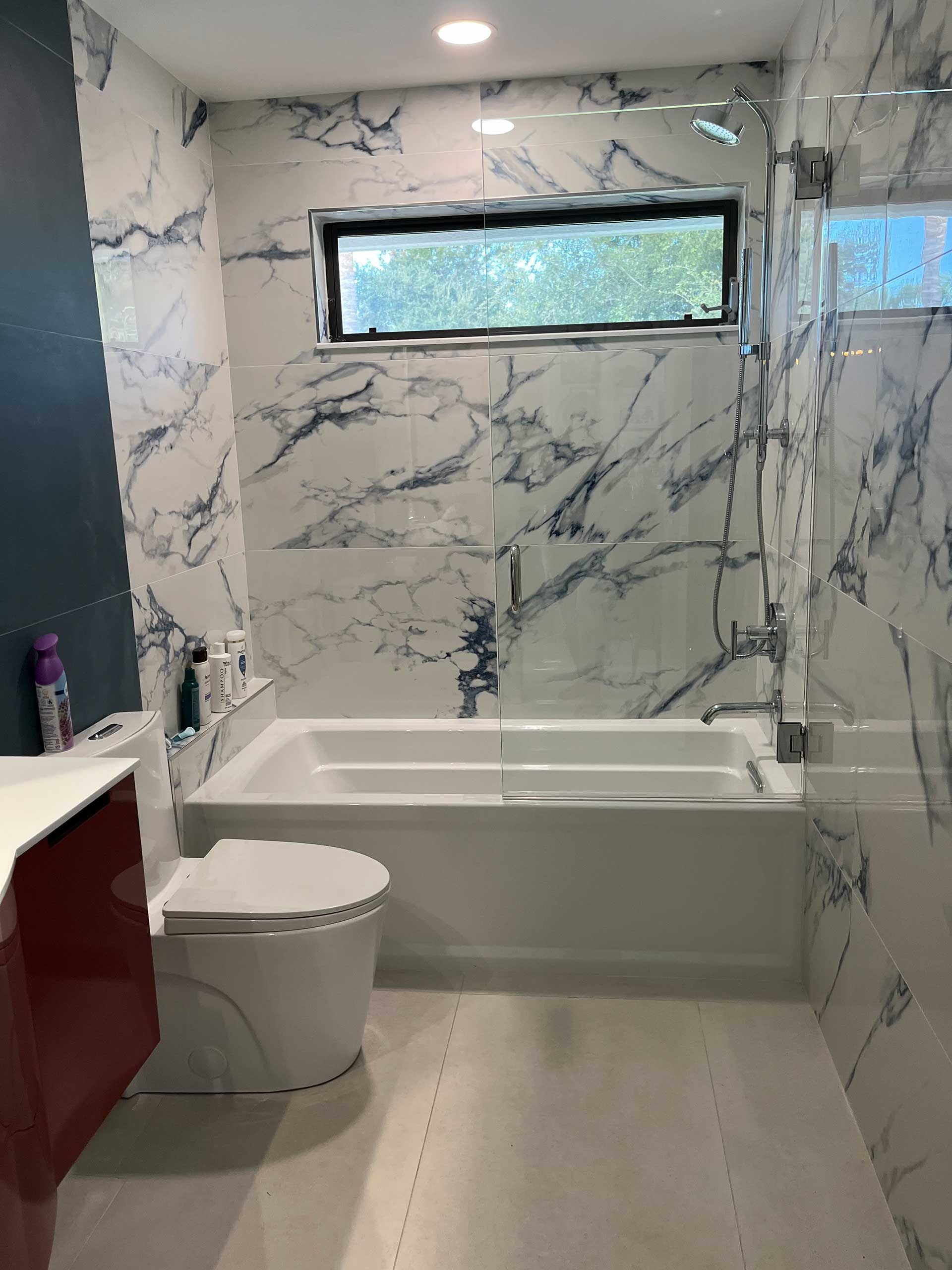 single glass door for the tub and shower