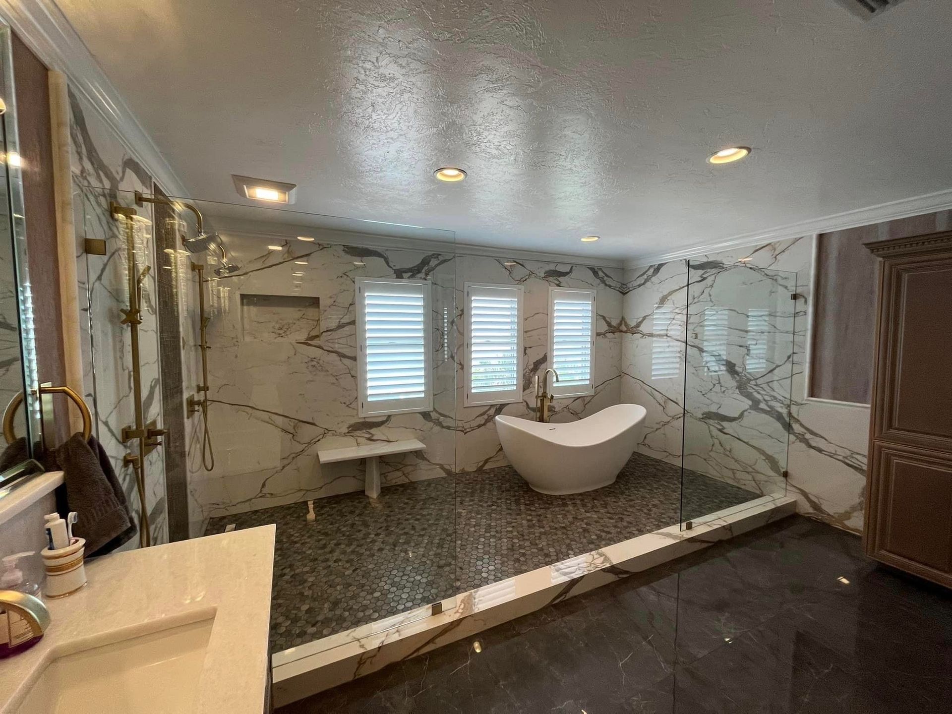 two fixed glass panels