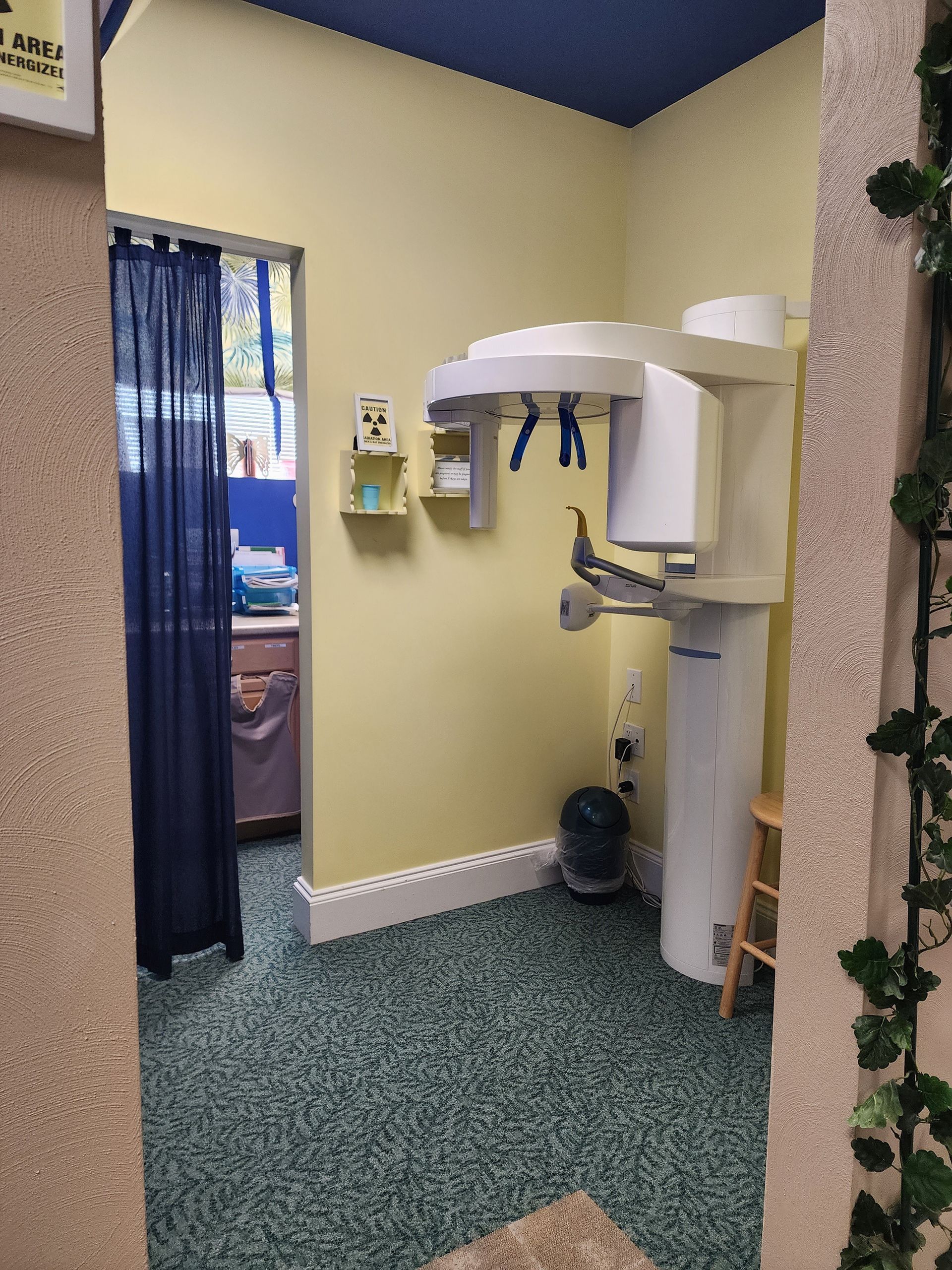 a room with a x-ray machine