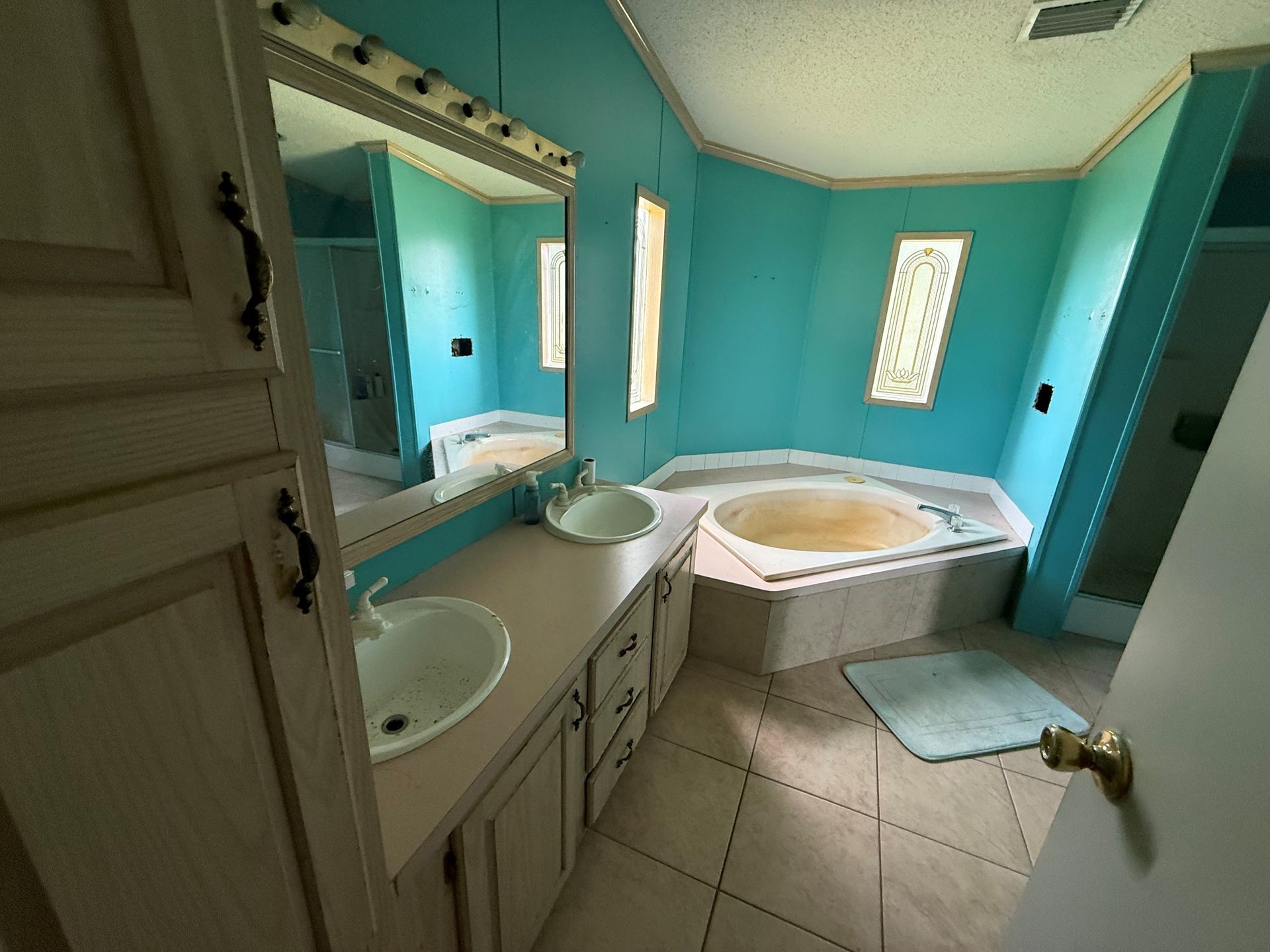 bathroom remodeling - before