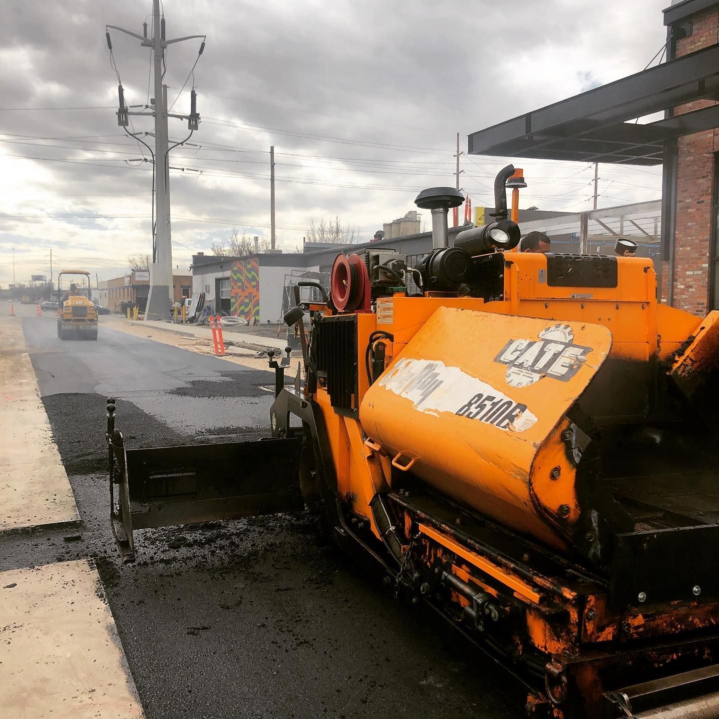 a yellow machine with the word elite on it