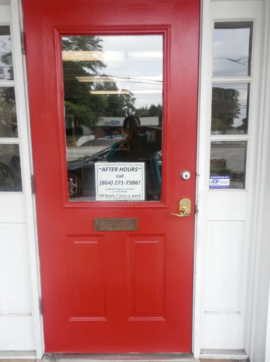 Giggie's Bonding, LLC's red door